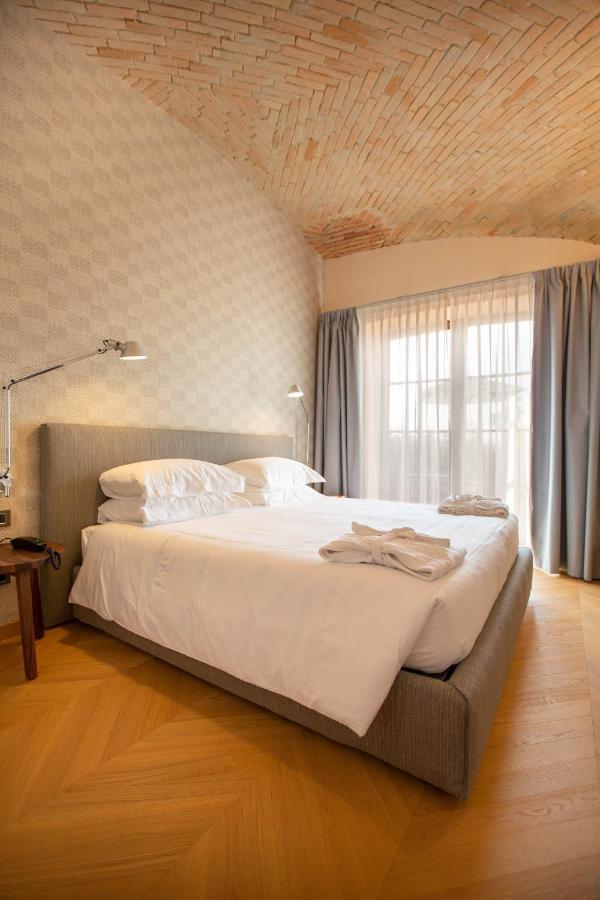 Villaggio Narrante - Cascina Galarej Серралунга-д'Альба Экстерьер фото